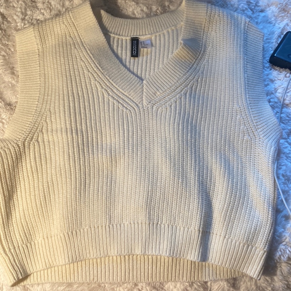 H&M white sweater vest size M women’s